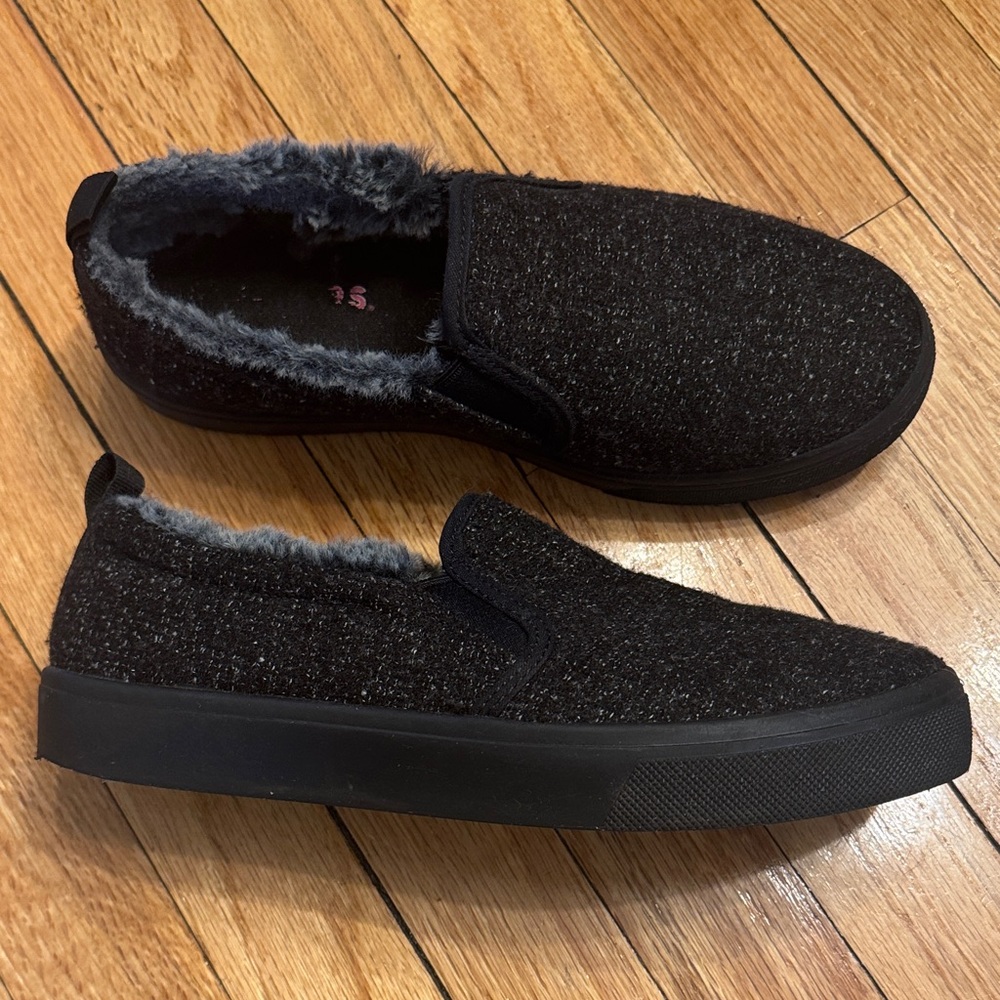 Skechers Women's Flats Black Fuzzy Slip-On Rubber Soled Shoes US 9
